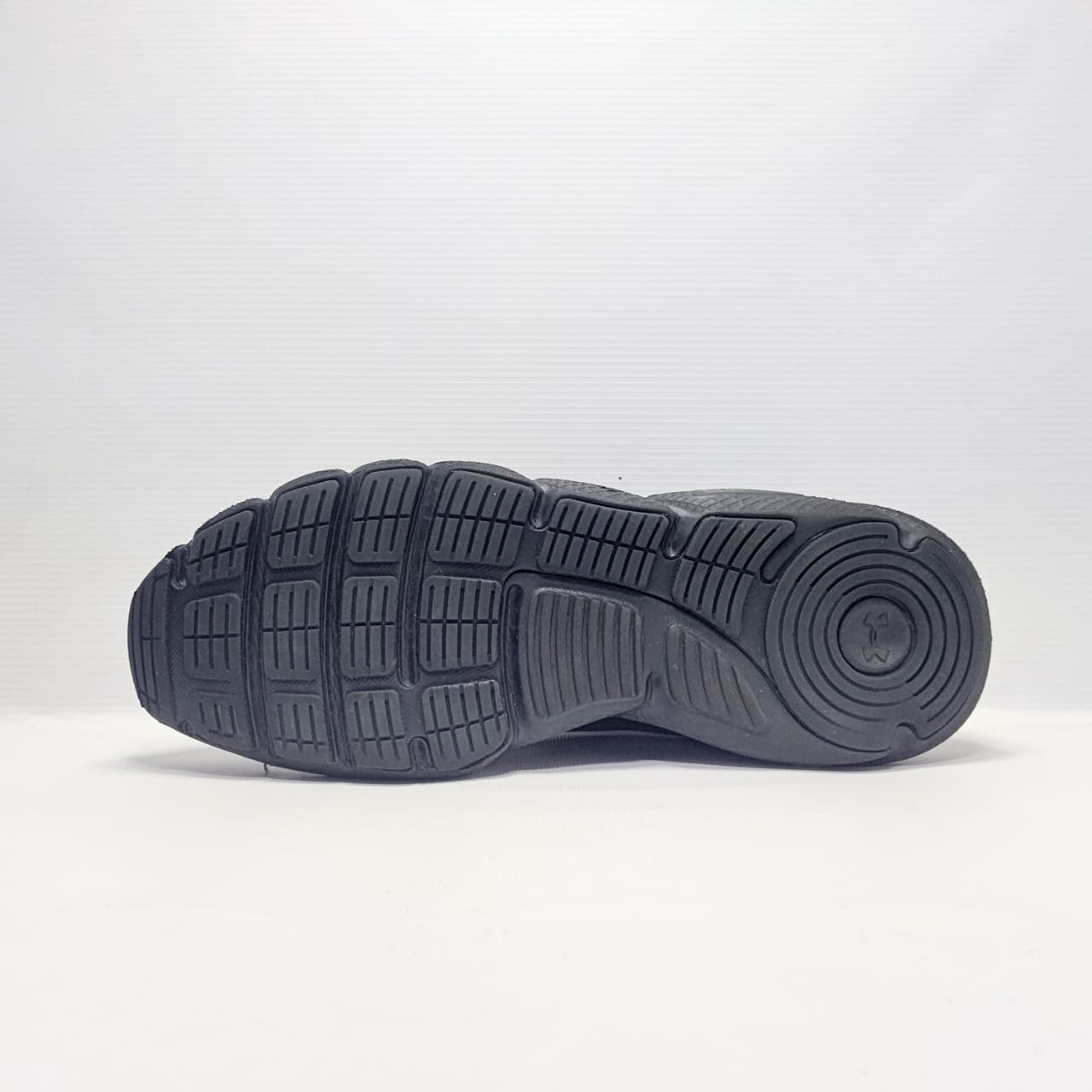 Under Armour Charged Assert 8