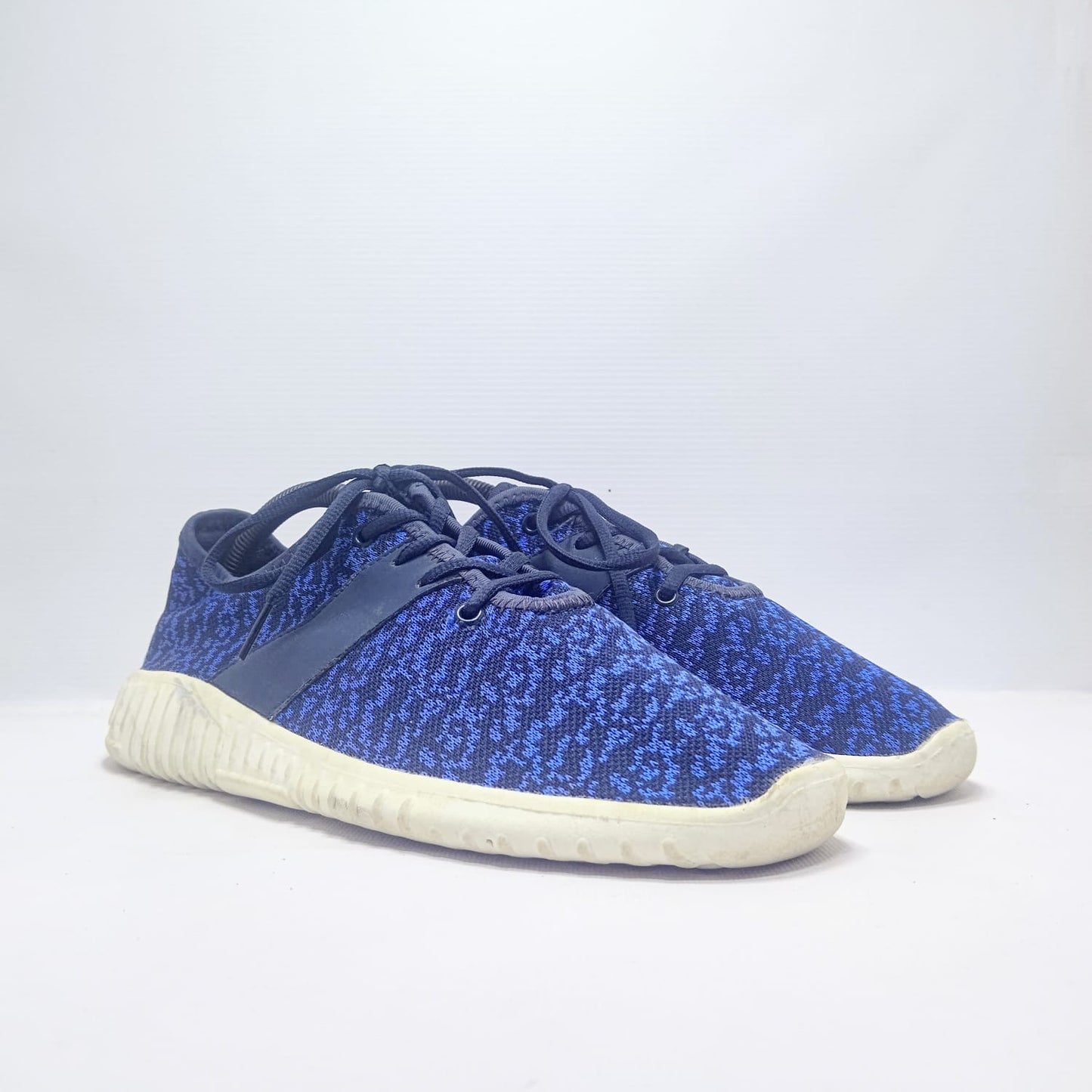 Blue Sneakers (China)