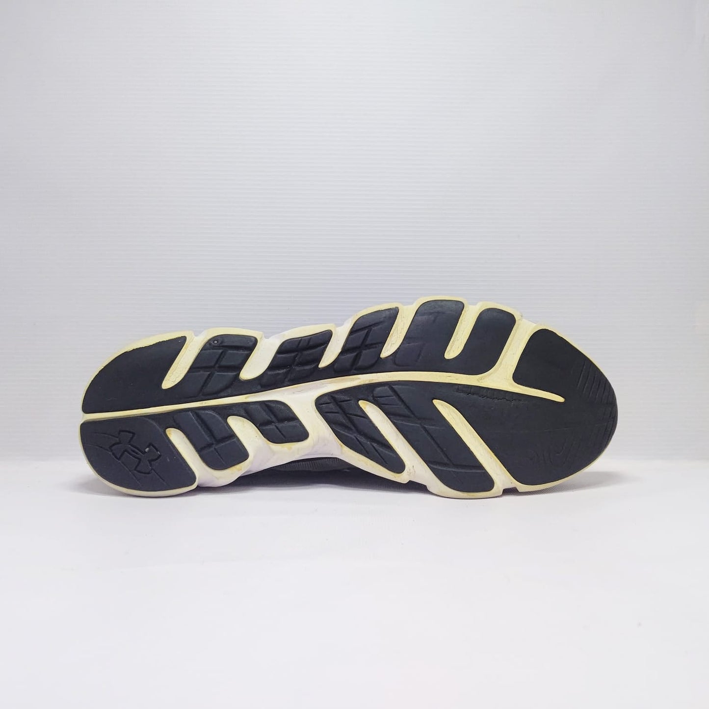 Under Armour Assert 6