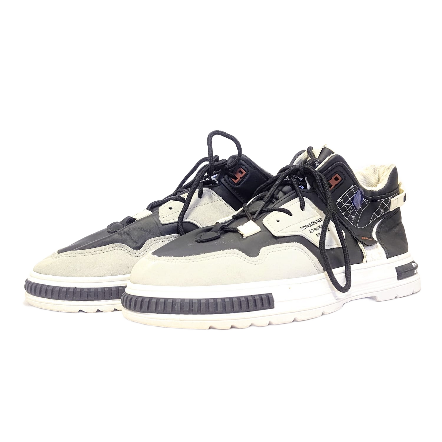 CHINES BRANDED SNEAKERS