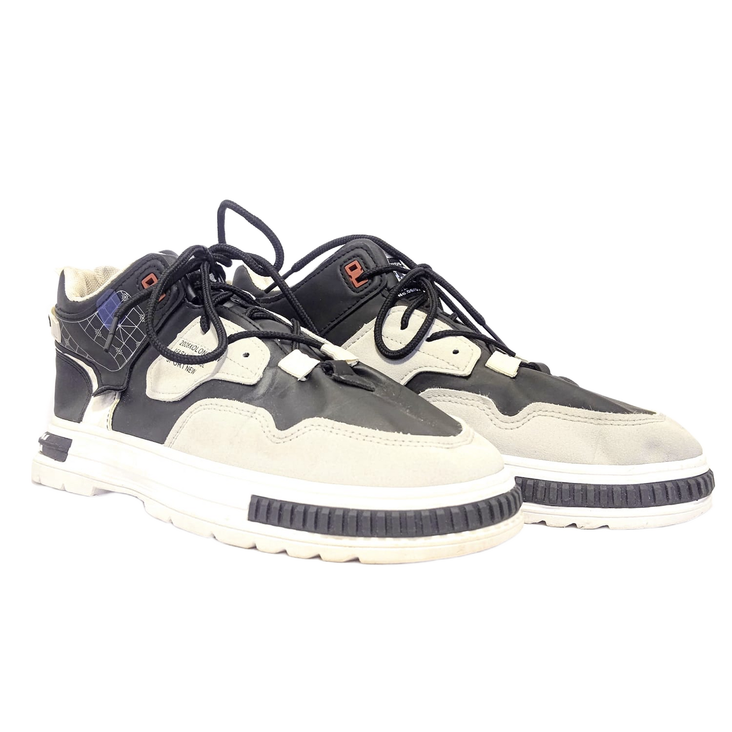 CHINES BRANDED SNEAKERS